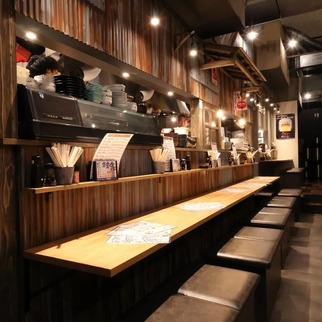 三宮駅前でちょっと飲んでいきませんか?駅からたったの徒歩30...